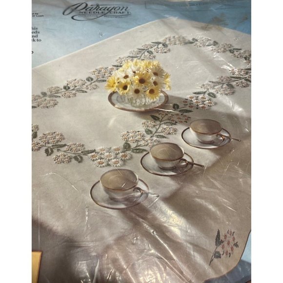 VINTAGE Paragon needle craft tablecloth 5202 - Picture 6 of 6